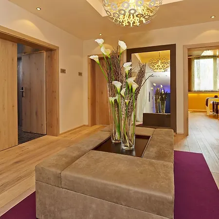 Bergland Design- Und Wellnesshotel Зельден