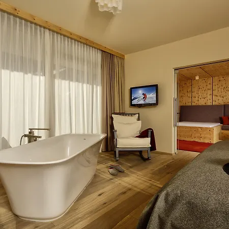 Bergland Design- Und Wellnesshotel 5* 솔덴