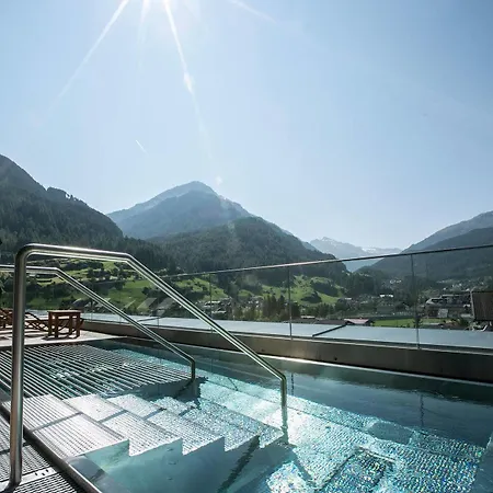 Bergland Design- Und Wellnesshotel 5*