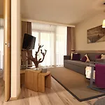Bergland Design- Und Wellnesshotel Зёльден